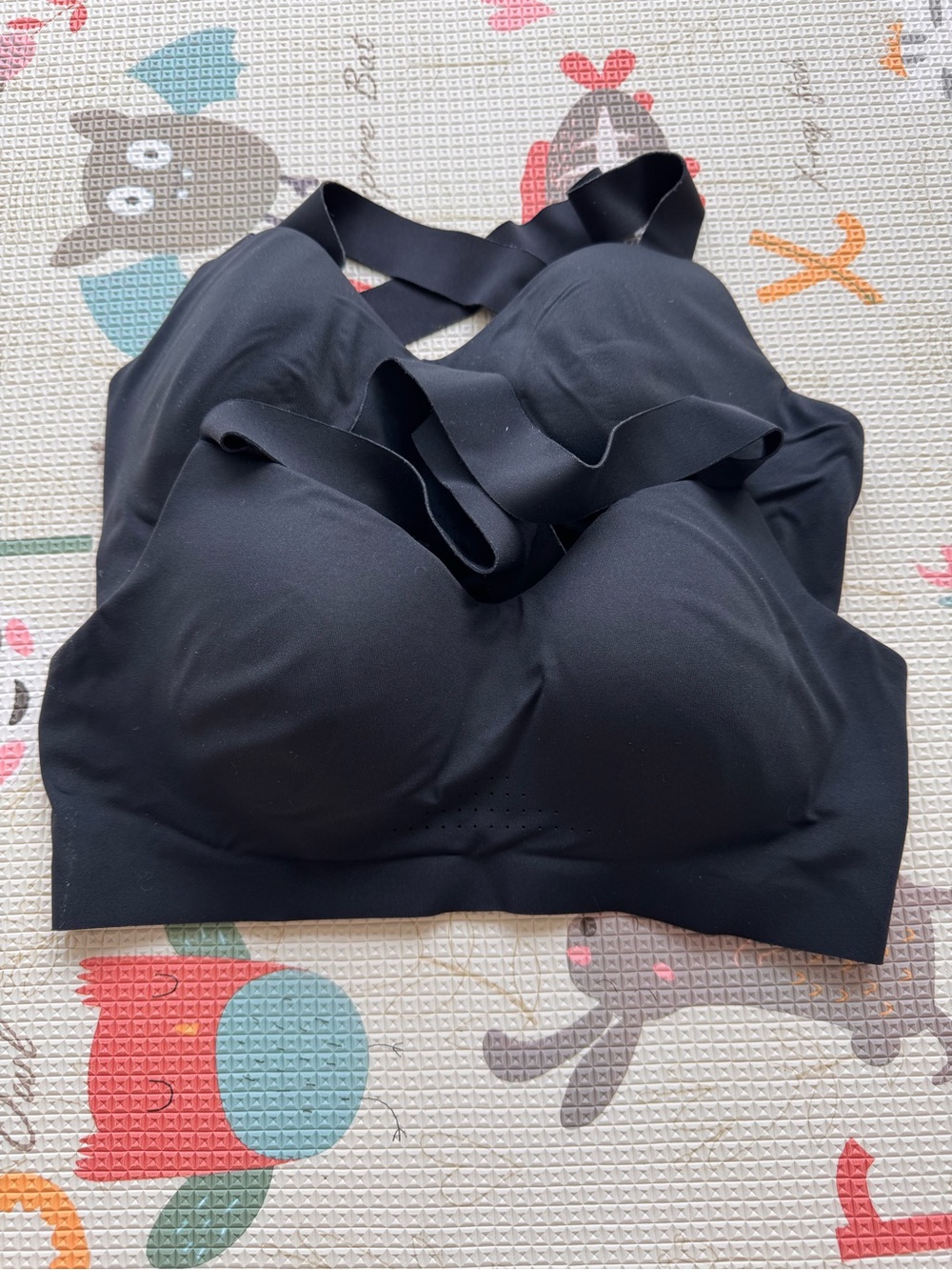 Uniqlo 2 pack Black Seamless Sports Bra with Crisscross Straps size S